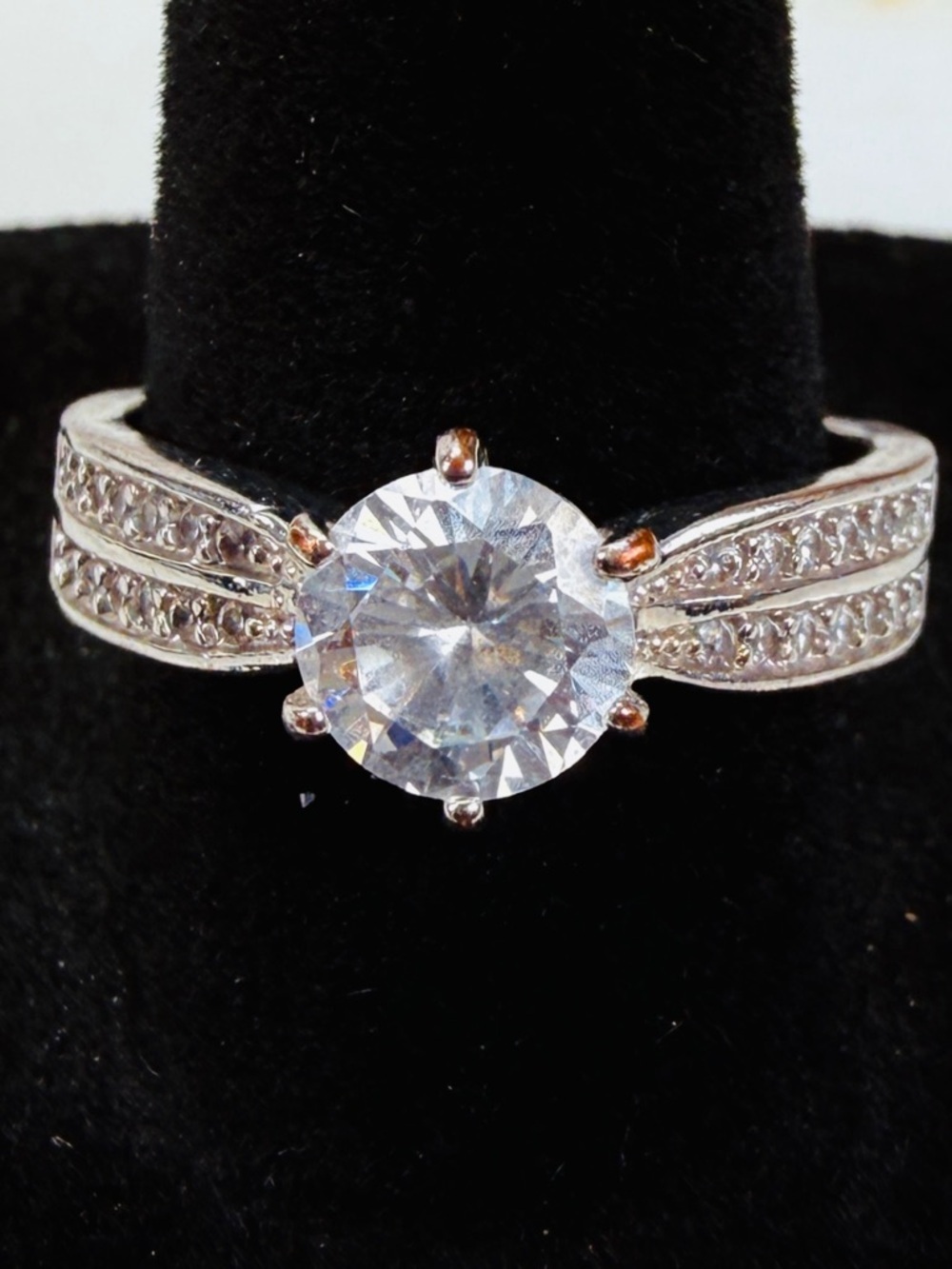 Pretty costume Silvertone bling wedding ring size 8 3/4